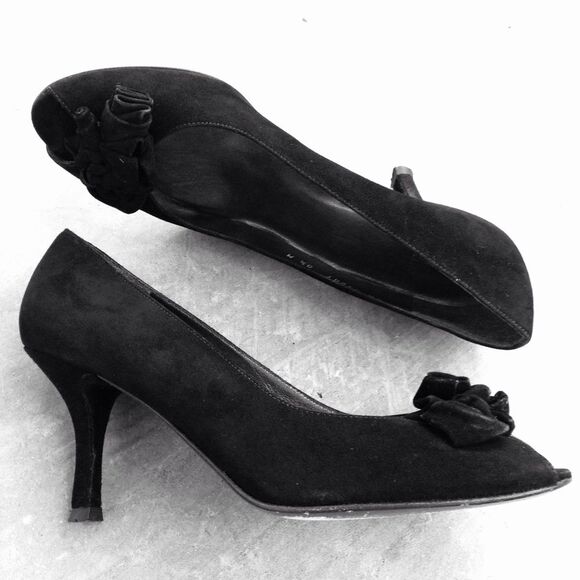Stuart Weitzman black suede rosette Peeptoe pumps heels shoes 8.5 - Picture 1 of 5